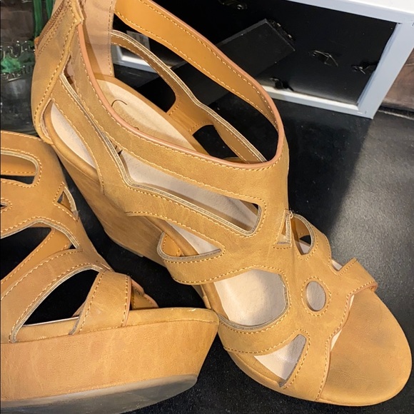 UOI Boutique Brown Wedges - Picture 9 of 11